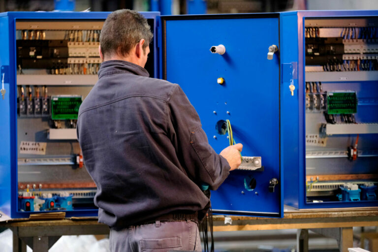 Schermesser Electric Systems recrute un(e) monteur-cableur